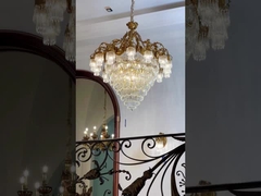Grand lustre du foyer