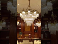 Grand lustre du foyer