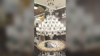 Lustres en verre sur mesure pour hauts plafonds