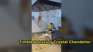 Lustre en cristal doré de luxe pour de grands intérieurs