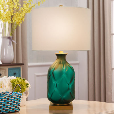 Des lampes de table modernes en céramique verte pour chambre à coucher 500lm 550lm