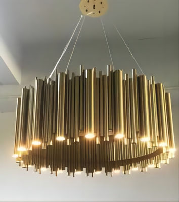 Le lustre pendant de cuivre de matériel de corps allume la conception dramatique de tuyau