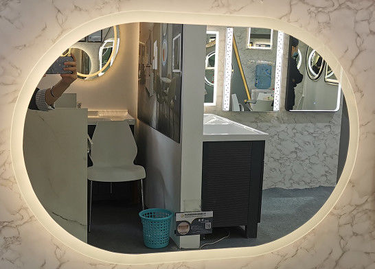 Miroir de coiffeuse ovale de désembuage de maquillage de LED avec les lumières 36W