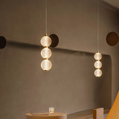 Chandelier en acrylique et en laiton de style moderne pour les maisons et les espaces commerciaux