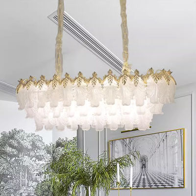 Des chandeliers en verre avec un design élégant et innovant