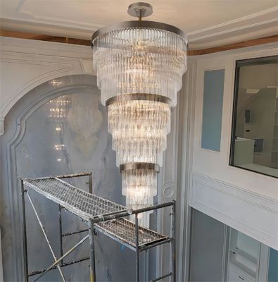 Lumière de lustre en cristal violet nordique pour l'escalier Hôtel de mariage sur mesure Grand hall