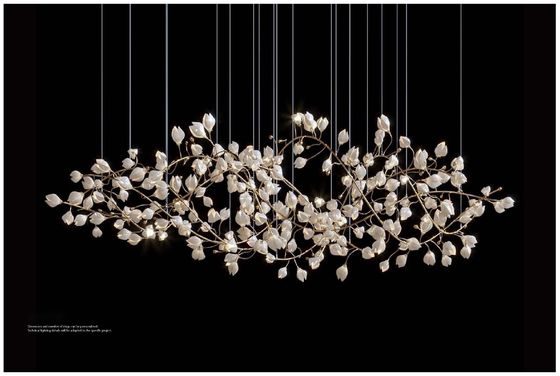 Chandelier en verre de fleurs de magnolie blanche sur mesure pour la salle de banquet des hôtels haut de gamme