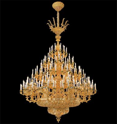 Des chandeliers de grande taille pour les hauts plafonds
