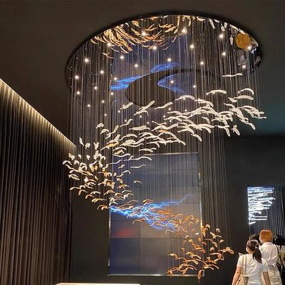 Chandeliers sur mesure Grandes escaliers Décoration de l'hôtel Éclairage artistique Murano Glass Plume LED Chandelier suspendu