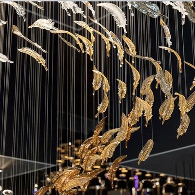 Vente en gros de feuilles de fleurs modernes de luxe en forme de cristal tacheté soufflé Chihuly Murano Lustreurs en verre Pièces décoration de plafond d'hôtel
