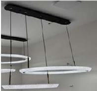 Le salon minimaliste Lumineur Lumière Atmosphère de luxe Salle à manger Chambre à coucher Lumière principale Trois anneaux Combinaison de lampes simples modernes