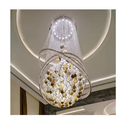 Des chandeliers en verre cristallin pour les hôtels