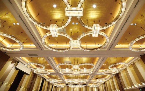 Hôtel personnalisé Grands chandeliers modernes de luxe Pendants Lampes lumineuses Grands éclairages Chandelier cristallin Chandelier non standard personnalisé pour le hall de l'hôtel