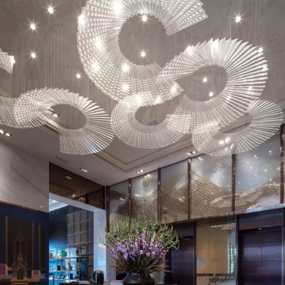 Éclairage de lustre grand et unique en verre de luxe moderne, non personnalisé, pour la décoration intérieure