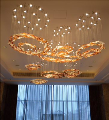 Vêtement non standard sur mesure Petit poisson Hôtel Lobby Éclairage Département des ventes Lustre de table de sable