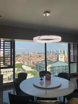 Lustre en albâtre laitonné, suspension moderne pour salle à manger